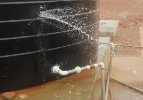 squirting water from leaking Polytank