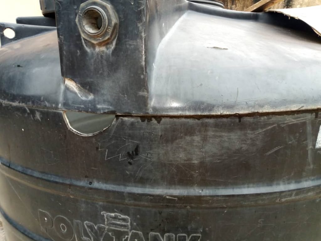 Shoulder of Polytank leaking