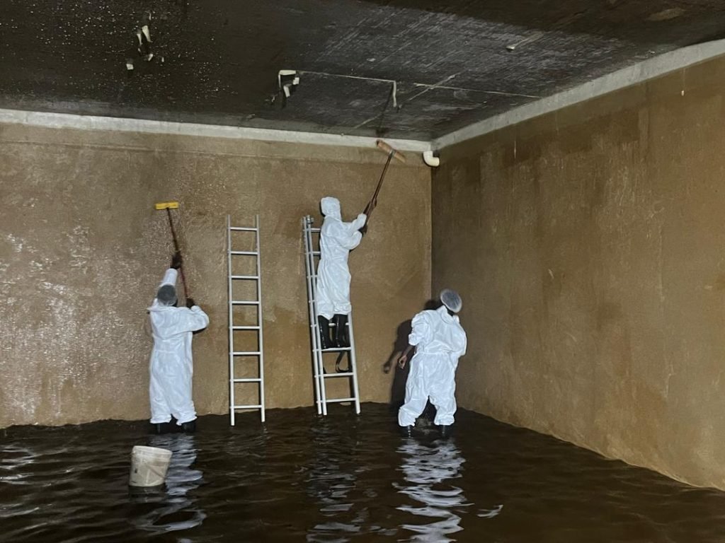 Cleaning a concrete water tank